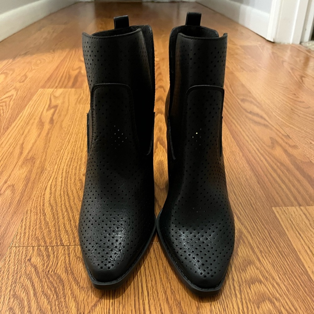 Qupid black booties
